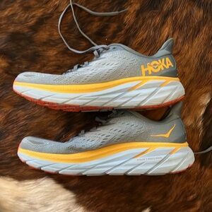 Men’s Clifton 8 Hokas size 11. Like new only worn a few times.